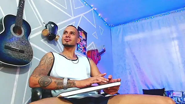 Snapshot of MagnusFrost chatting on February 17, 7:42 pm MagnusFrost online show from February 17, 7:42 pm