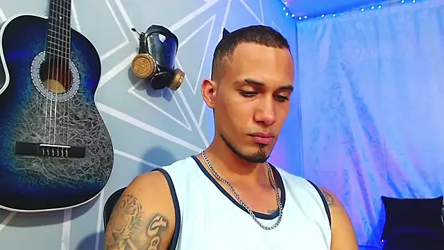 Snapshot of MagnusFrost chatting on February 17, 10:47 pm MagnusFrost online show from February 17, 10:47 pm