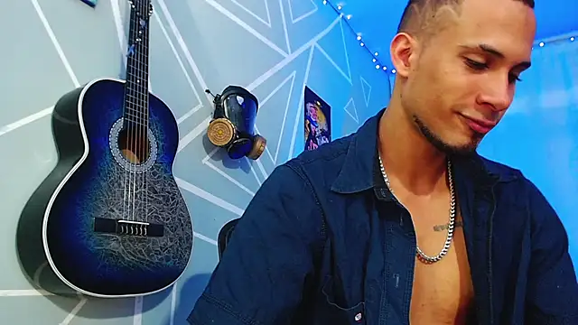 Snapshot of MagnusFrost chatting on February 18, 8:14 pm MagnusFrost online show from February 18, 8:14 pm