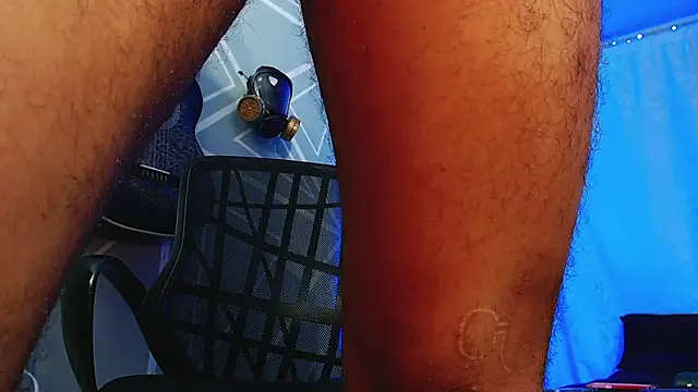 Snapshot of MagnusFrost chatting on February 18, 11:19 pm MagnusFrost online show from February 18, 11:19 pm