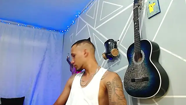 Snapshot of MagnusFrost chatting on February 21, 9:22 pm MagnusFrost online show from February 21, 9:22 pm