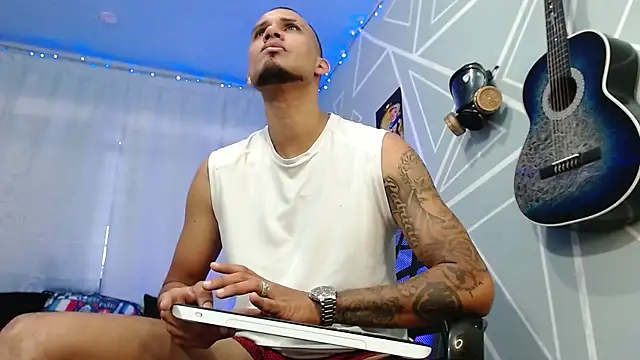 Snapshot of MagnusFrost chatting on March 3, 5:07 pm MagnusFrost online show from March 3, 5:07 pm