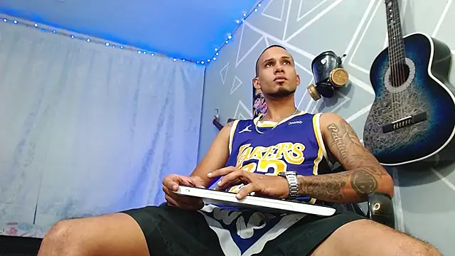 Snapshot of MagnusFrost chatting on March 5, 10:21 pm MagnusFrost online show from March 5, 10:21 pm