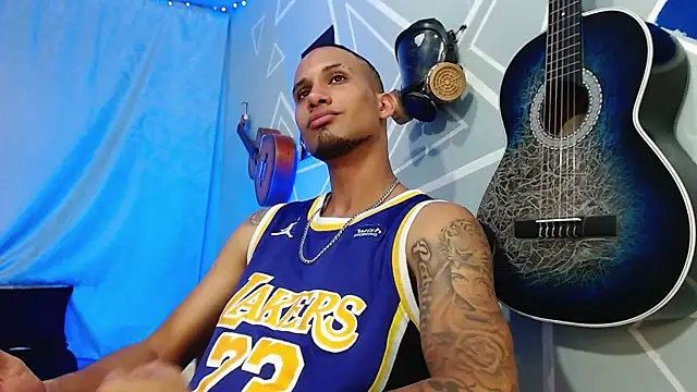 Snapshot of MagnusFrost chatting on March 18, 12:05 am MagnusFrost online show from March 18, 12:05 am