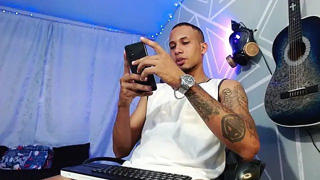 Snapshot of MagnusFrost chatting on March 19, 10:42 pm MagnusFrost online show from March 19, 10:42 pm