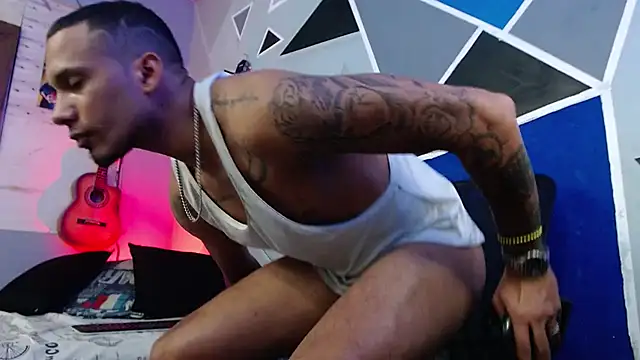 Snapshot of MagnusFrost chatting on September 17, 7:54 am MagnusFrost online show from September 17, 7:54 am