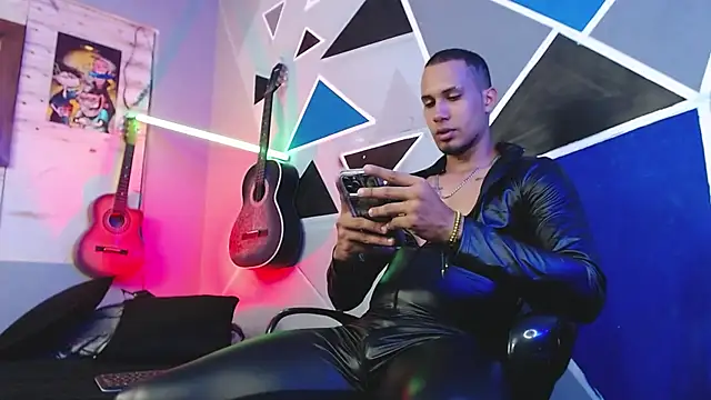 Snapshot of MagnusFrost chatting on October 9, 3:48 am MagnusFrost online show from October 9, 3:48 am