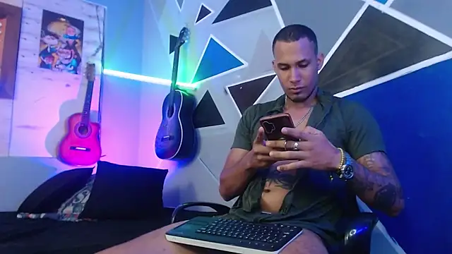 Snapshot of MagnusFrost chatting on October 14, 6:25 am MagnusFrost online show from October 14, 6:25 am