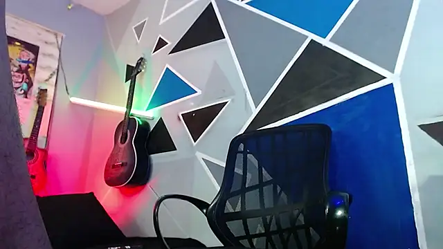 Snapshot of MagnusFrost chatting on December 5, 3:37 am MagnusFrost online show from December 5, 3:37 am