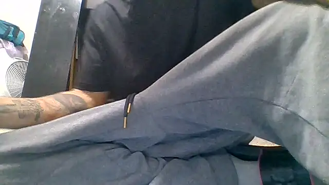 Houstonslong1 online show from December 18, 12:11 pm