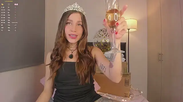 LynnSam  online show from October 12, 12:20 am