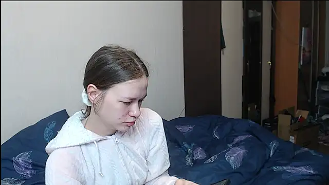 leila bambi  online show from March 13, 5:50 pm