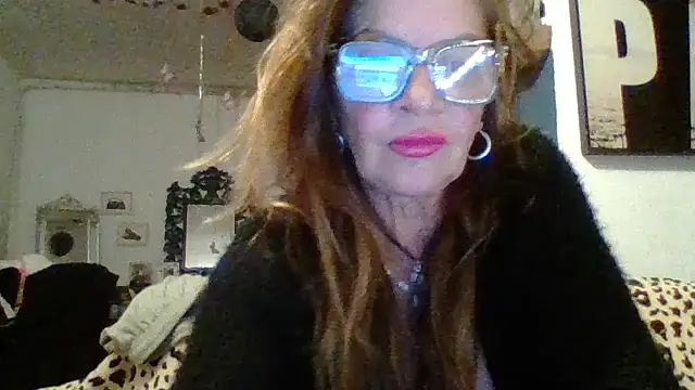 gildamilf online show from October 31, 7:59 pm