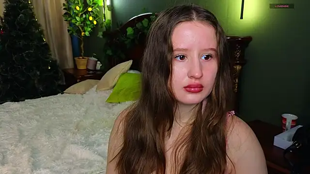 Snapshot of SquirtBabee chatting on February 19, 2:02 pm SquirtBabee online show from February 19, 2:02 pm