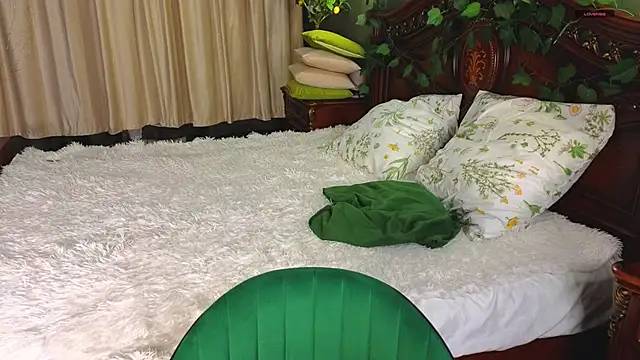 Snapshot of SquirtBabee chatting on February 25, 3:32 pm SquirtBabee online show from February 25, 3:32 pm