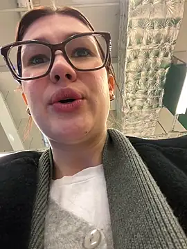 Snapshot of RinaCat chatting on February 13, 8:17 am RinaCat online show from February 13, 8:17 am
