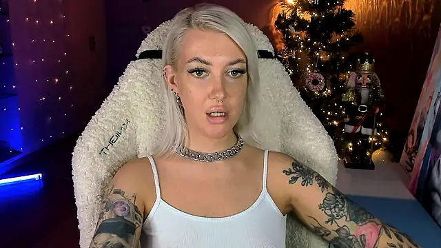 Snapshot of tykioty_Miley chatting on January 10, 1:02 pm tykioty Miley online show from January 10, 1:02 pm