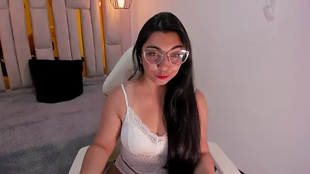 Karla hernandez  online show from February 1, 11:10 am