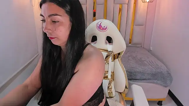 Karla hernandez  online show from February 6, 10:59 am