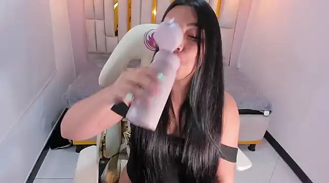 Karla hernandez  online show from March 10, 2:05 pm