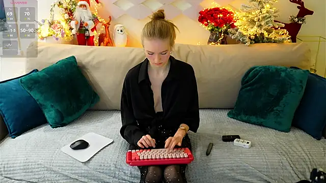 Alexandra Demore online show from December 22, 9:42 pm