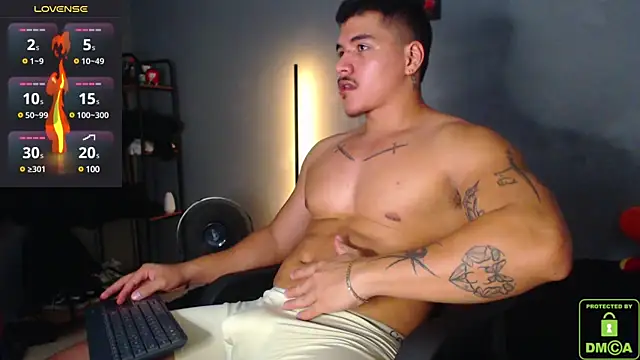 Snapshot of paulo_allen chatting on February 27, 12:54 am paulo allen online show from February 27, 12:54 am