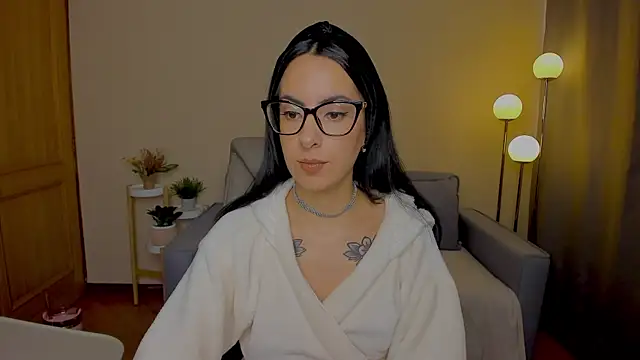 Snapshot of miadaniells_hot chatting on November 28, 3:25 pm miadaniells hot online show from November 28, 3:25 pm