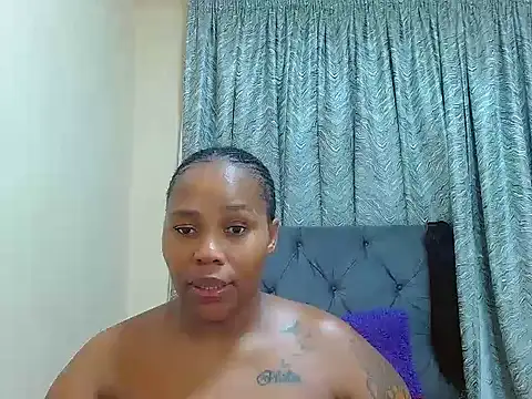 curvycloe1 online show from February 3, 8:13 pm