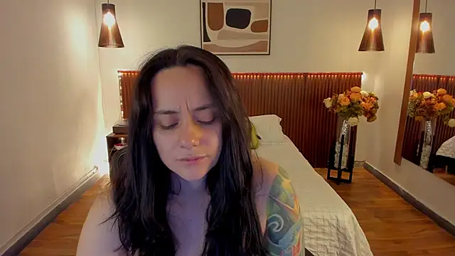 Snapshot of KatherineBond chatting on May 30, 6:05 pm KatherineBond online show from May 30, 6:05 pm