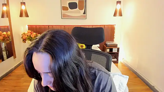 Snapshot of KatherineBond chatting on June 25, 6:12 pm KatherineBond online show from June 25, 6:12 pm