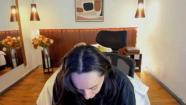 Snapshot of KatherineBond chatting on June 26, 7:18 pm KatherineBond online show from June 26, 7:18 pm