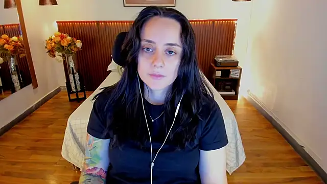 Snapshot of KatherineBond chatting on June 27, 4:34 pm KatherineBond online show from June 27, 4:34 pm