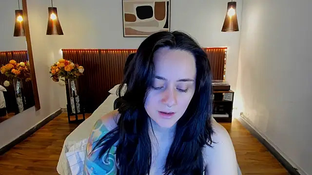 Snapshot of KatherineBond chatting on June 30, 6:20 pm KatherineBond online show from June 30, 6:20 pm