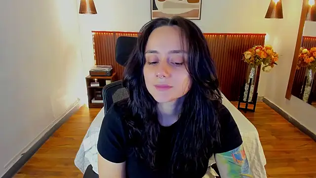Snapshot of KatherineBond chatting on July 6, 4:31 pm KatherineBond online show from July 6, 4:31 pm