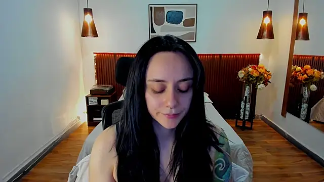 Snapshot of KatherineBond chatting on July 20, 5:37 pm KatherineBond online show from July 20, 5:37 pm
