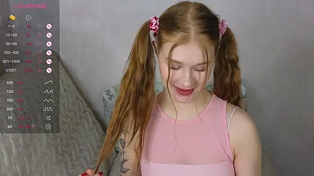 Snapshot of TrissMerigold9 chatting on March 3, 8:32 pm TrissMerigold9 online show from March 3, 8:32 pm