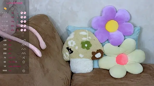 Snapshot of TrissMerigold9 chatting on October 13, 9:15 pm TrissMerigold9 online show from October 13, 9:15 pm