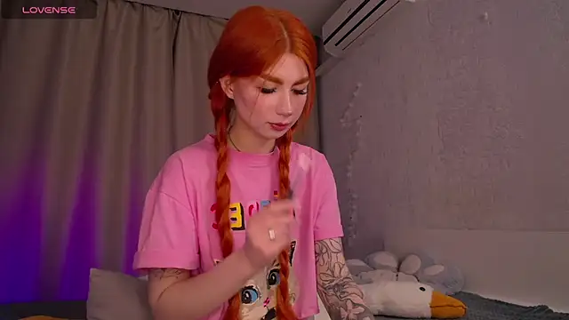 Snapshot of Evaa_Moonn_ chatting on March 17, 12:41 am Evaa Moonn  online show from March 17, 12:41 am