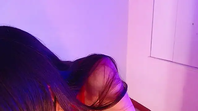 AnnaliOlsenX online show from December 17, 8:10 pm