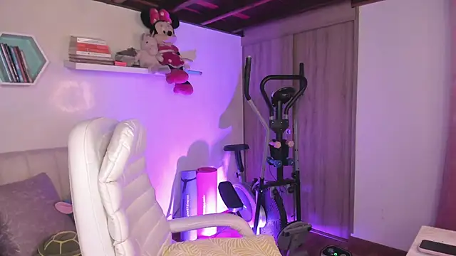 Snapshot of Nataliia_09 chatting on November 27, 7:27 pm Nataliia 09 online show from November 27, 7:27 pm