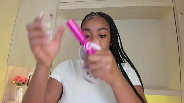 tamaraa smiith online show from February 17, 7:42 pm