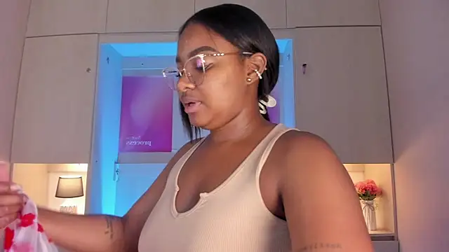 tamaraa smiith online show from April 28, 7:41 pm