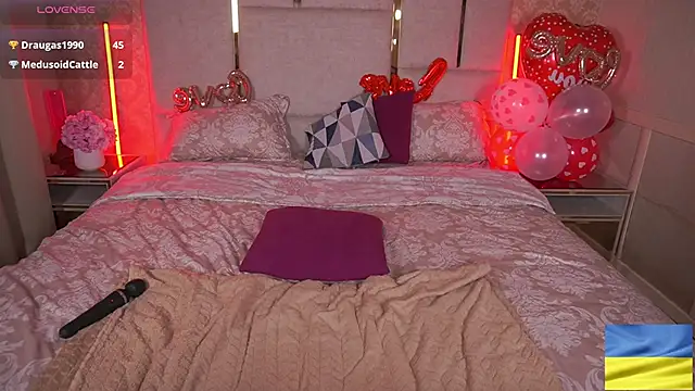 SusieWood online show from February 14, 12:19 am