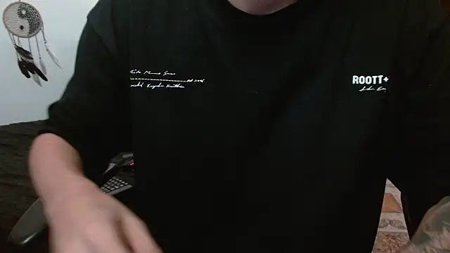 Snapshot of aaron_blug chatting on October 13, 9:04 pm aaron blug online show from October 13, 9:04 pm