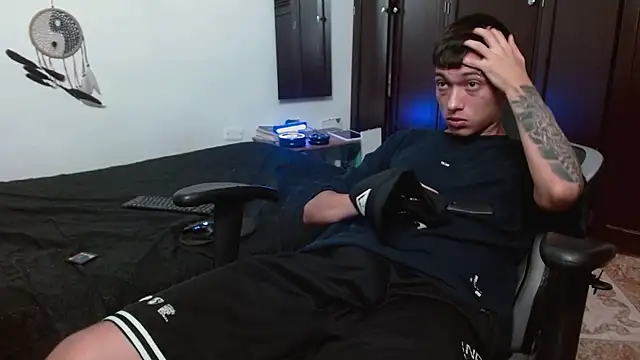 aaron blug online show from November 4, 5:23 pm