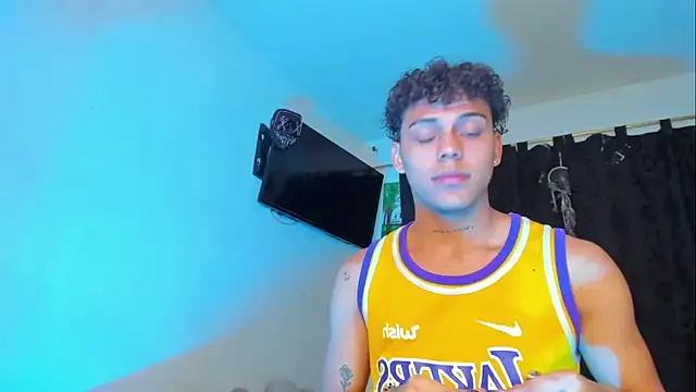 Snapshot of visaelX chatting on December 5, 12:00 pm visaelX online show from December 5, 12:00 pm