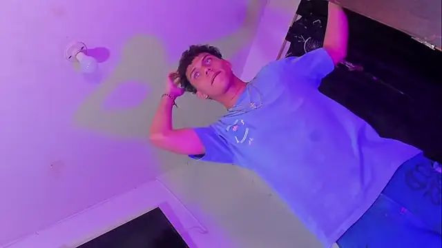 Snapshot of visaelX chatting on December 14, 11:07 am visaelX online show from December 14, 11:07 am