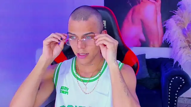 Snapshot of visaelX chatting on January 18, 3:42 am visaelX online show from January 18, 3:42 am