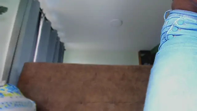 Snapshot of Almaahotxxx chatting on April 1, 8:28 pm Almaahotxxx online show from April 1, 8:28 pm