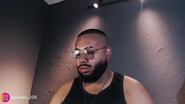 Snapshot of DilanJonnes_ chatting on March 12, 6:58 pm DilanJonnes online show from March 12, 6:58 pm